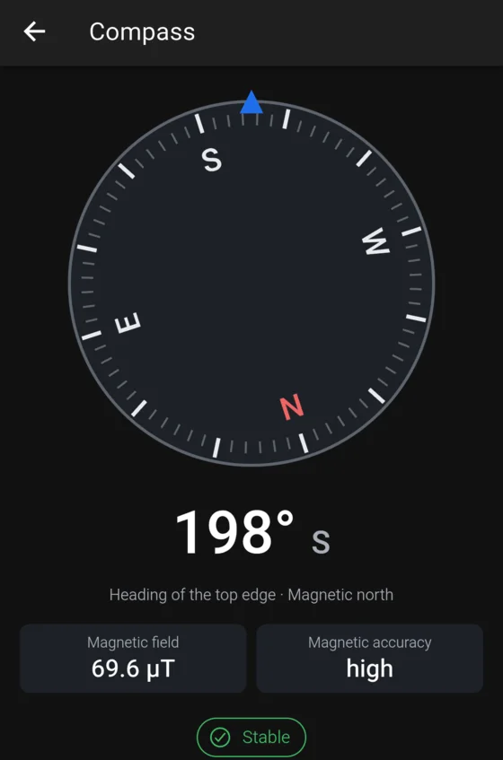 Compass screen with the compass rose and the heading in degrees